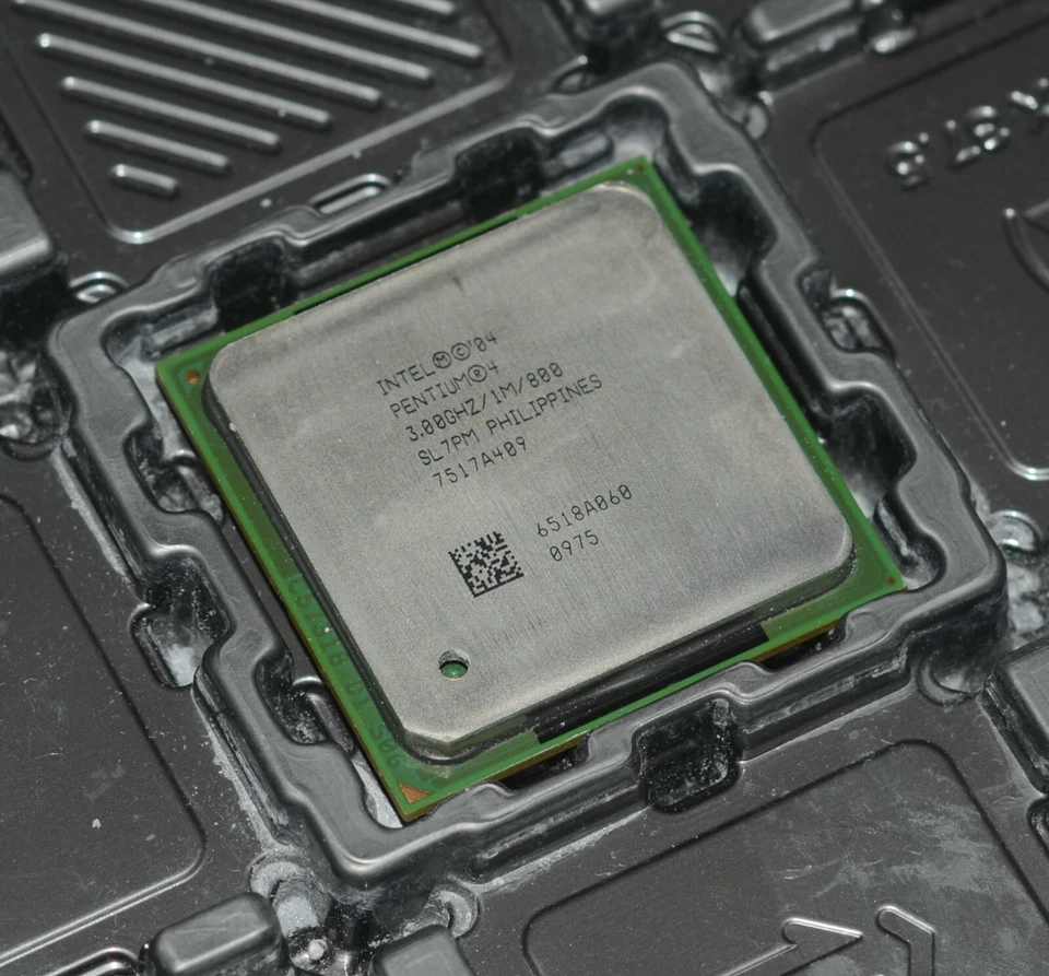 Pentium 4 3.0GHZ HT Socket 478 CPU 3.0/1M/800 SL7PM - Image 3 of 4