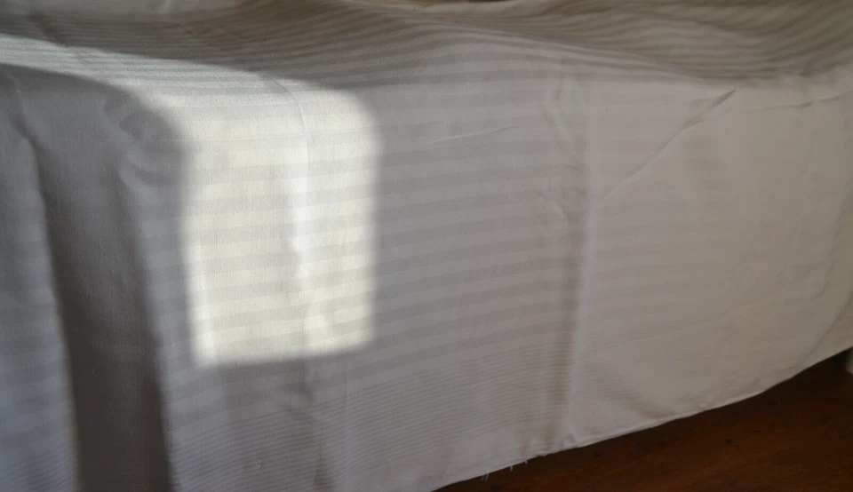 Très Grande Nappe de réception-Damassé de soie- 3 Monogrammes RI  760 X 200 - Photo 2/4