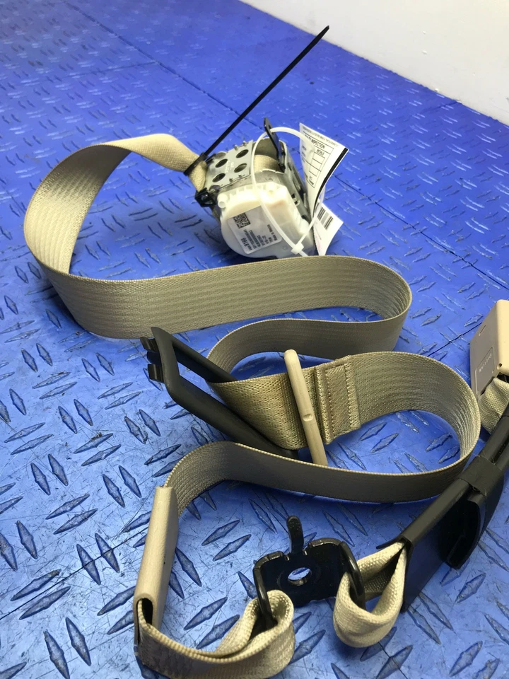 2016 - 2018 CADILLAC CT6 REAR CENTER MIDDLE SEAT BELT RETRACTOR OEM - Изображение 4 из 4