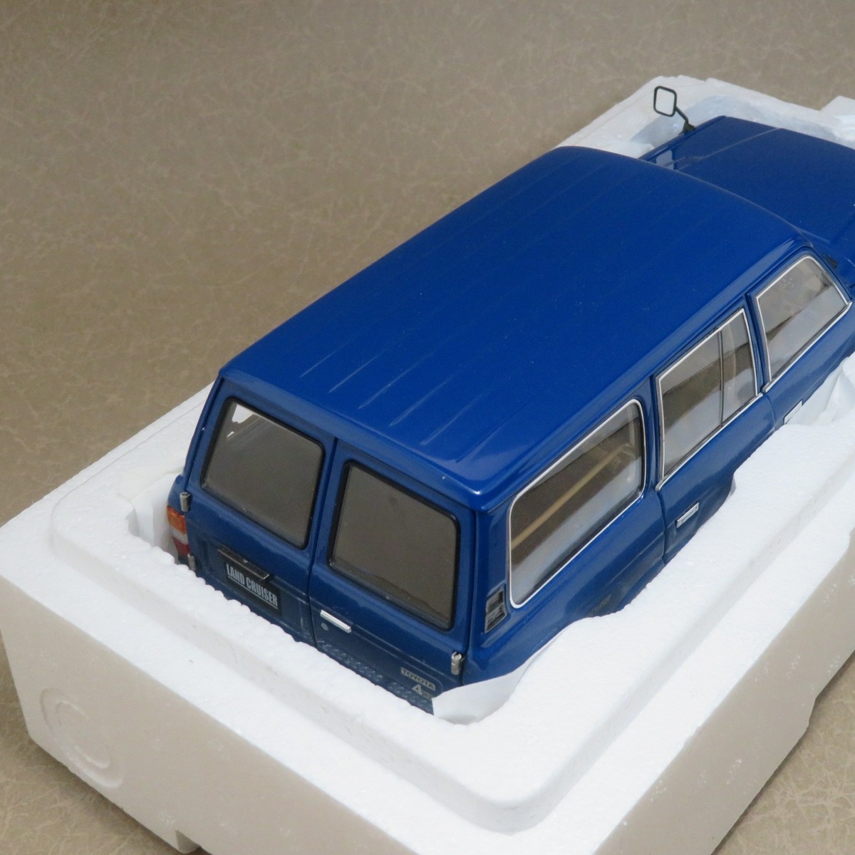 kurao✩  KYOSHO ORIGINAL 1/18 Toyota Land Cruiser 60 with optional