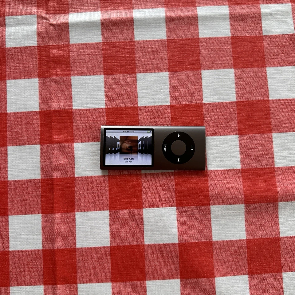 Apple iPod Nano 4. Generation, 16GB, Schwarz - Bild 2 von 4