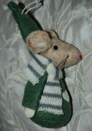 Cute Felt Mouse Hanging / Freestanding Christmas Decoration - Picture 5 of 9