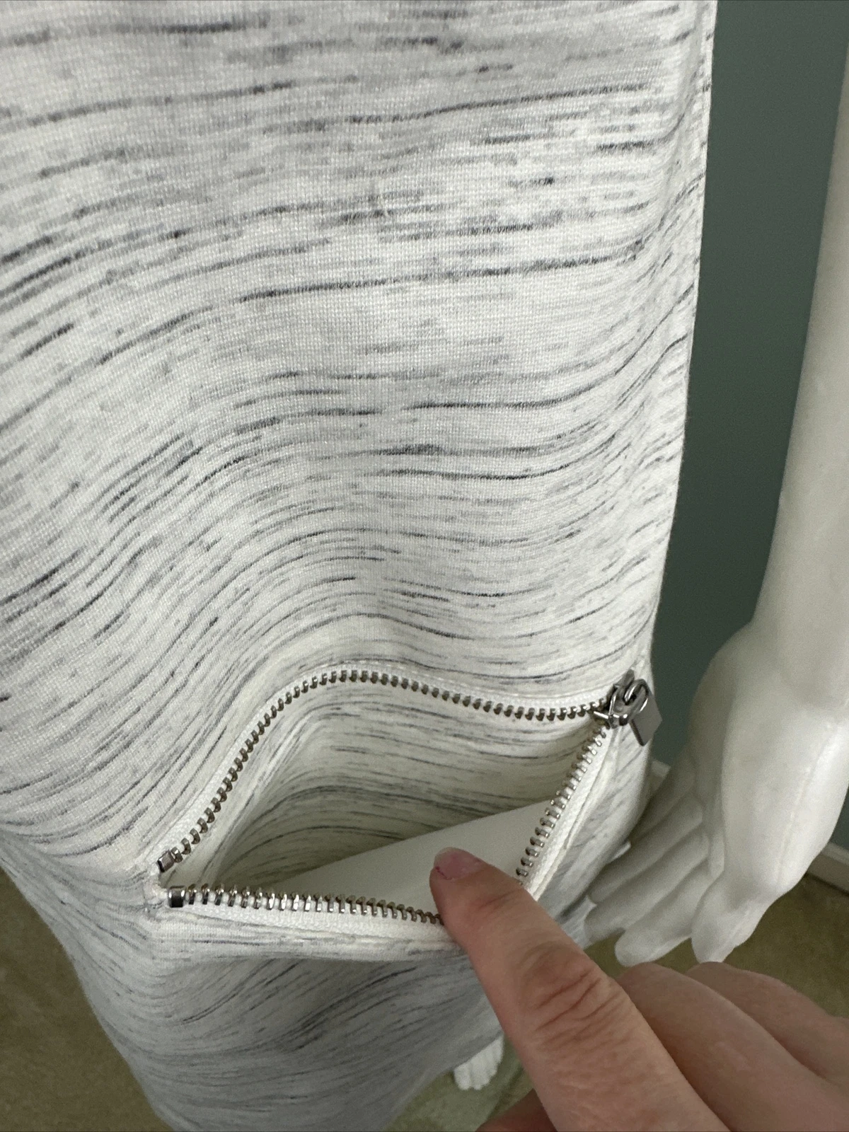 OFF WHITE Abito accento con cerniera Banana Republic Ponte lavorato a maglia bianco sporco grigio tinta spaziale taglia 6