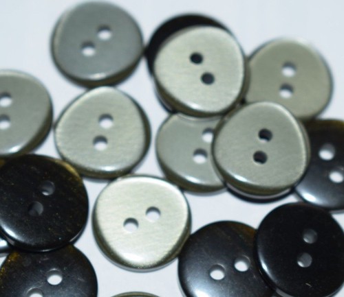 6 Stück ☆ 2 loch ☆ Knopf ☆ Kaki Grün / Dreieck ☆ 15 mm Glänzen ☆ Selten  ☆ - Bild 1 von 3