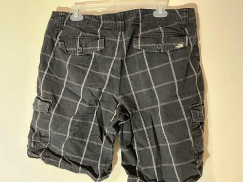 Pantaloncini cargo The North Face da uomo neri sbiaditi a quadri taglia 36 - Foto 2 di 4