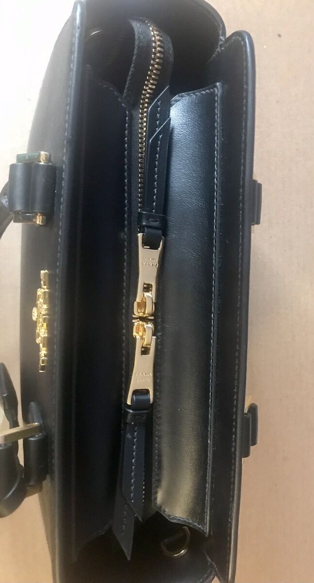 Prada Saffiano Borsa Black Leather Shoulder Tote Handbag Prada Saffiano Borsa Black Leather Shoulder Tote Handbag
