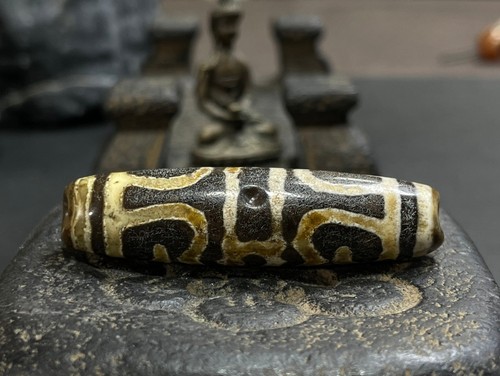 Vecchio amuleto tibetano nepalese himalayano occhio antico vecchio talismano Dzi perline 莲师法帽天珠 - Foto 2 di 9