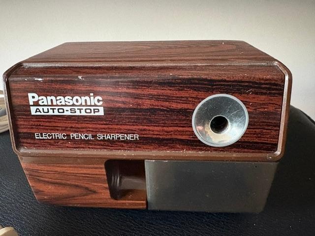Vtg  Electric Pencil Sharper Panasonic KP-110 Auto Stop Wood Grain Mid Century