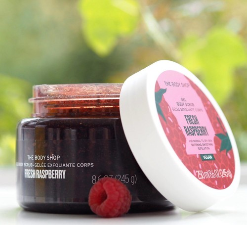 The Body Shop Fresh Raspberry Exfoliating Gel Body Scrub 250ml Vegan New - Picture 1 of 2