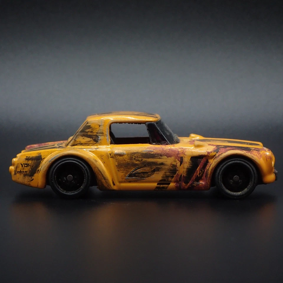 Datsun Fairlady 2000 1967-1970 Modello Auto Diecast In Scala 1:64 Abbandonata - Immagine 3 di 4