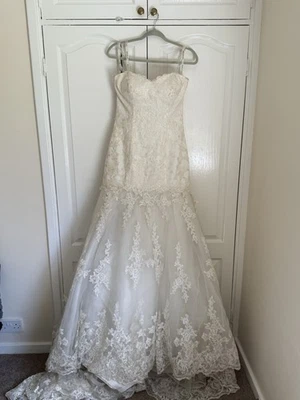 Justin Alexander Wedding Dress - Lace Pattern, long train - Size 12 - Image 1 of 4