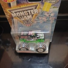 Grave Digger Hot Wheels Monster Jam Truck Holiday Edition 2016. Damaged Card