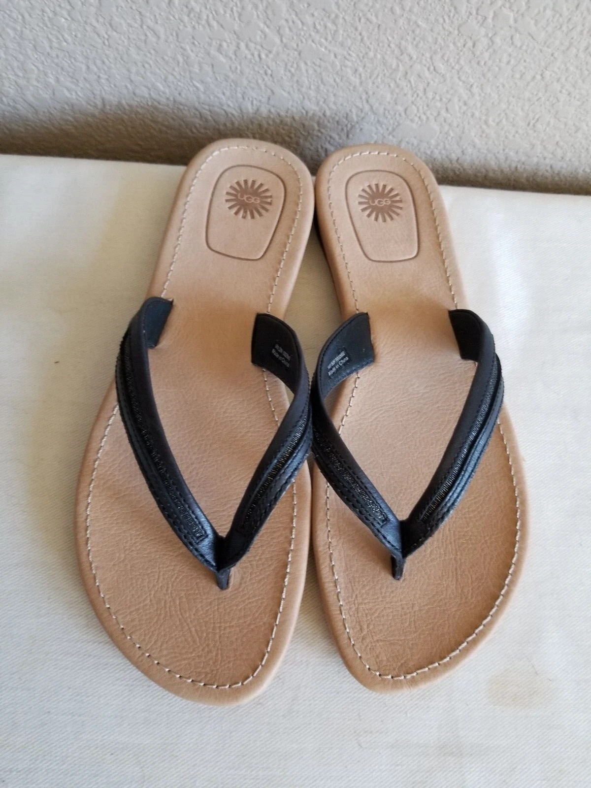 New ugg elyza ii black leather sandals. Sz9.