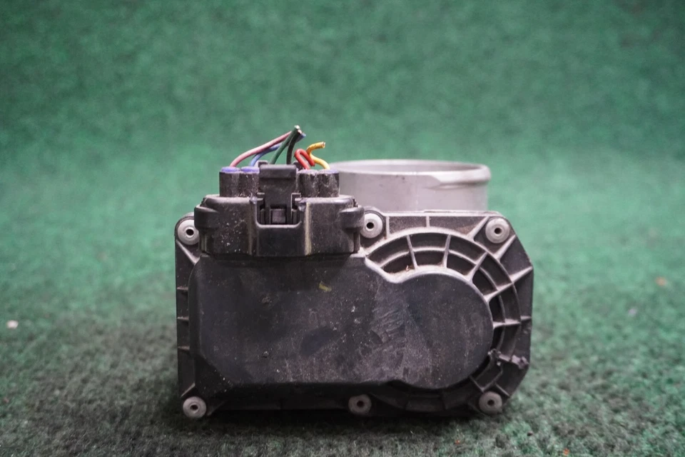 Корпус дроссельной заслонки 2010 TOYOTA PRIUS 1,8 л от оригинального производителя 2203037060 - Изображение 3 из 4