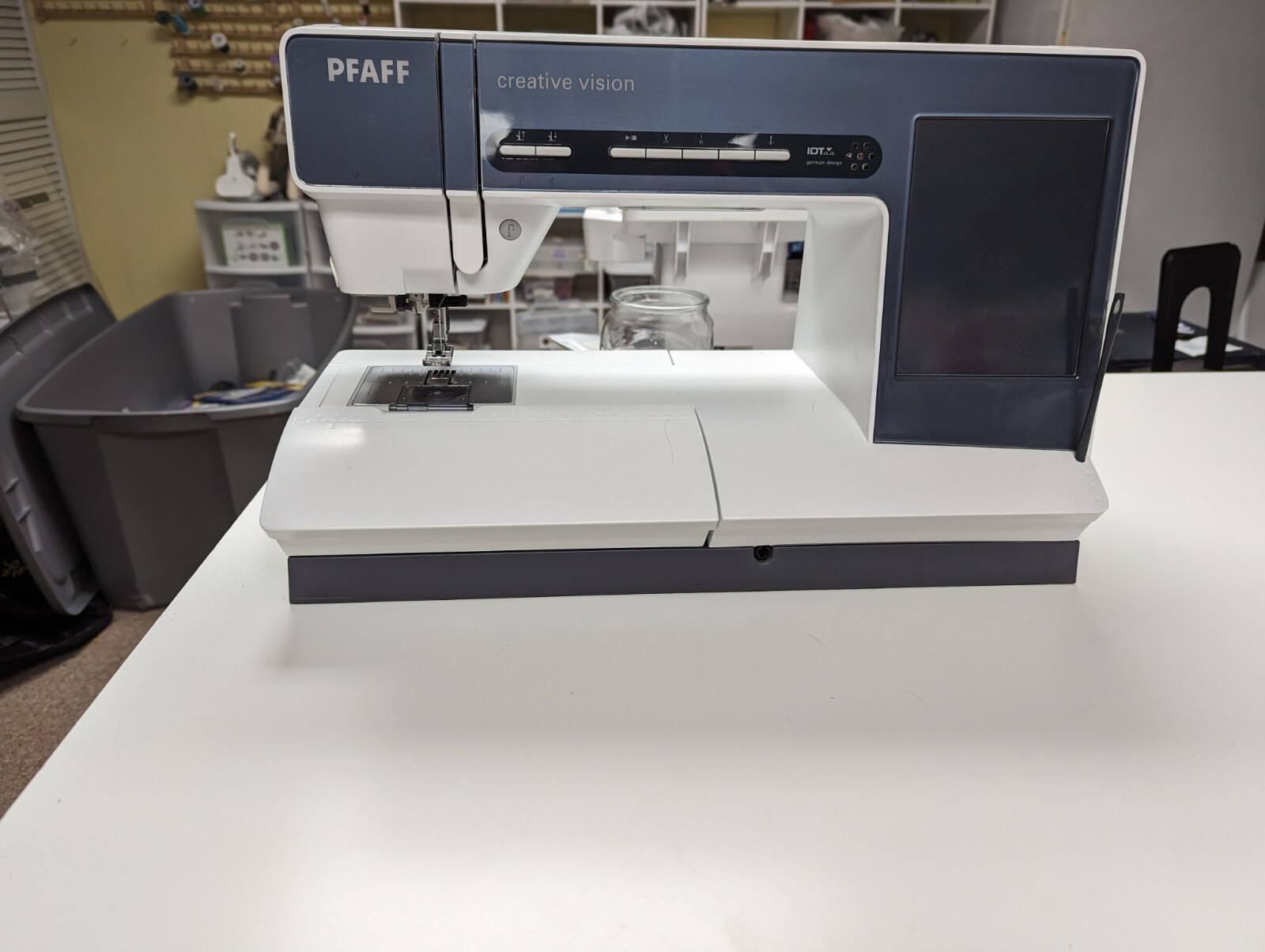 PFAFF CREATIVE VISION SEWING & EMBROIDERY MACHINE SWEDEN MADE W/5.5