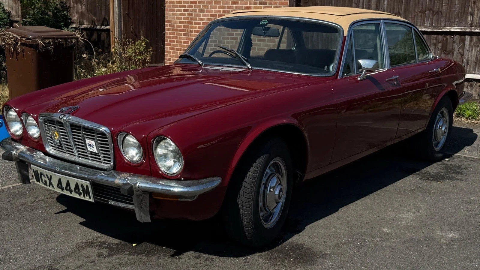 1974 Jaguar XJ6 Series 2 SWB