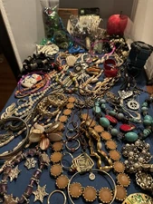 Antique Vintage Junk Drawer Jewelry Estate Sale Find Lot Q-41