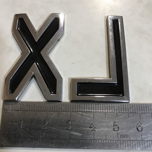 USED SEAT ALTEA XL, 2007 YEAR REAR LETTERS. Small Line On X Not Cracked - Picture 5 of 15