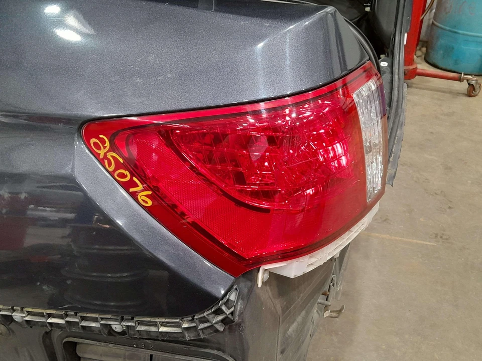 08-14 Conjunto de luces traseras lado del conductor izquierdo Subaru WRX Impreza Sedán OEM Foto 2 de 3