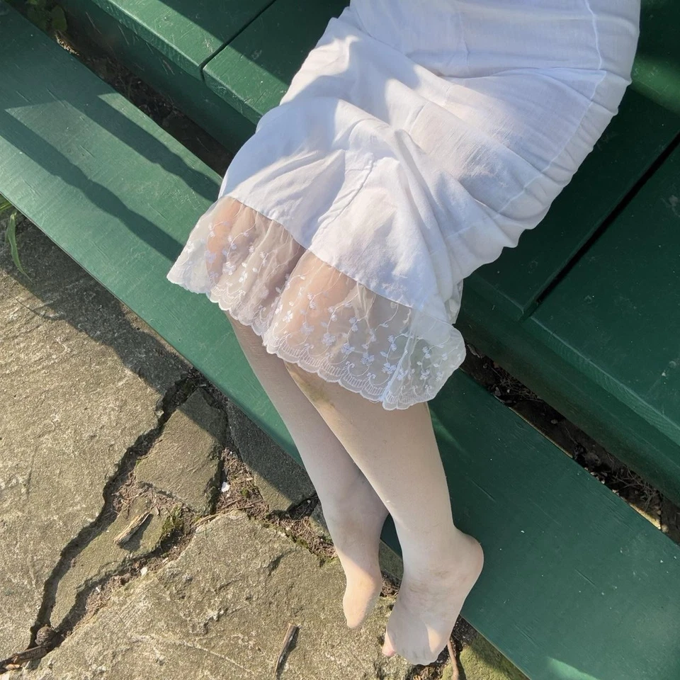 Falda sin tirantes de ángel de encaje vintage Foto 3 de 4