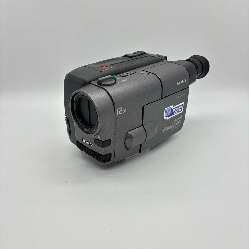 Sony CCD-TRV30E PAL Video8 Tape Video Camera Handycam Transfer *READ* No Battery - Image 4 of 4