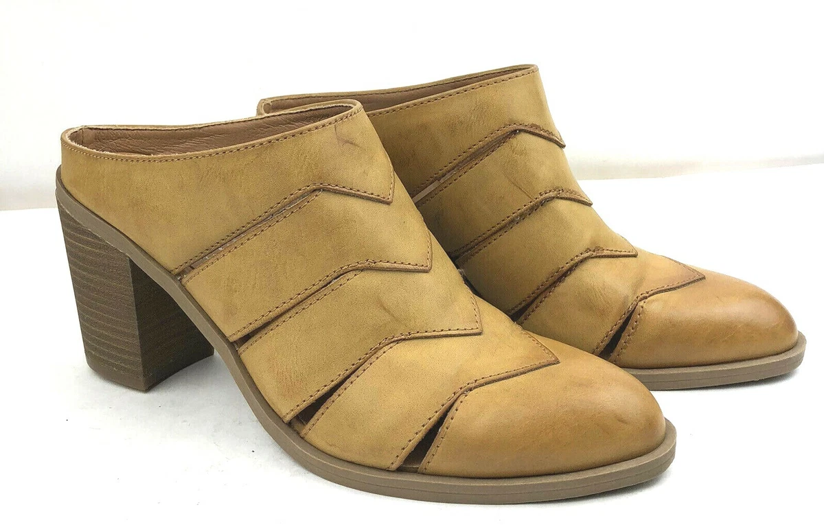 Dolce Vita Women s Makeo Mules Tan Leather 8M Cutout Chunky 3