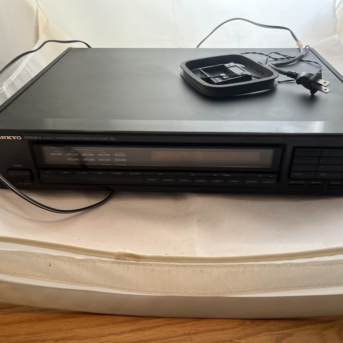 Onkyo Integra T-407 Stereo AM/FM Tuner Digital Screen Onkyo Integra T-407 Stereo AM/FM Tuner Digital Screen