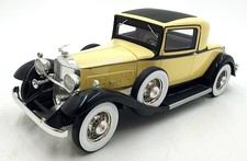 BOS Models 1/18 Scale Resin BOS276 Packard 902 Standard Eight Coupe Black/Yel
