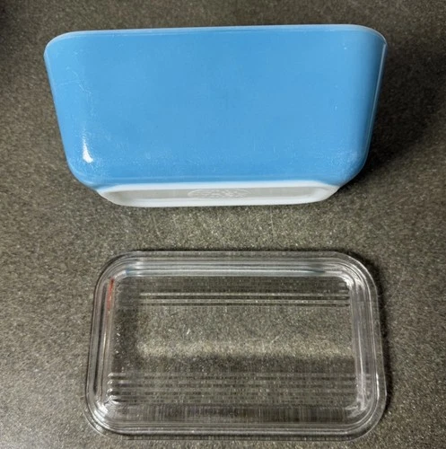 Vintage PYREX #0502 Primary Blue Rectangular Refrigerator Dish w/ 502 C Lid.