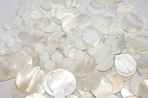Weiße MOP Münzen mit oberem Bohrloch - 100 Stück/Pack. 10mm, 15mm, 20mm, 25mm - Bild 2 von 11
