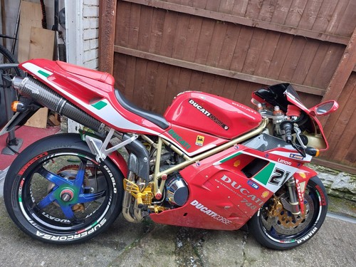 Ducati 748 - Picture 2 of 5