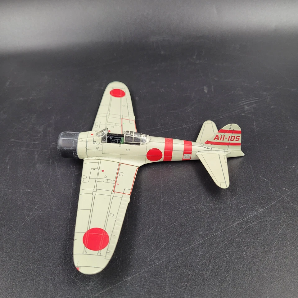 Dragon Wings 1:72 A6M2 Zero, Kaga 1st Sq Lt Shiga, Pearl Harbor 1941, No. 50021 - Image 4 of 4