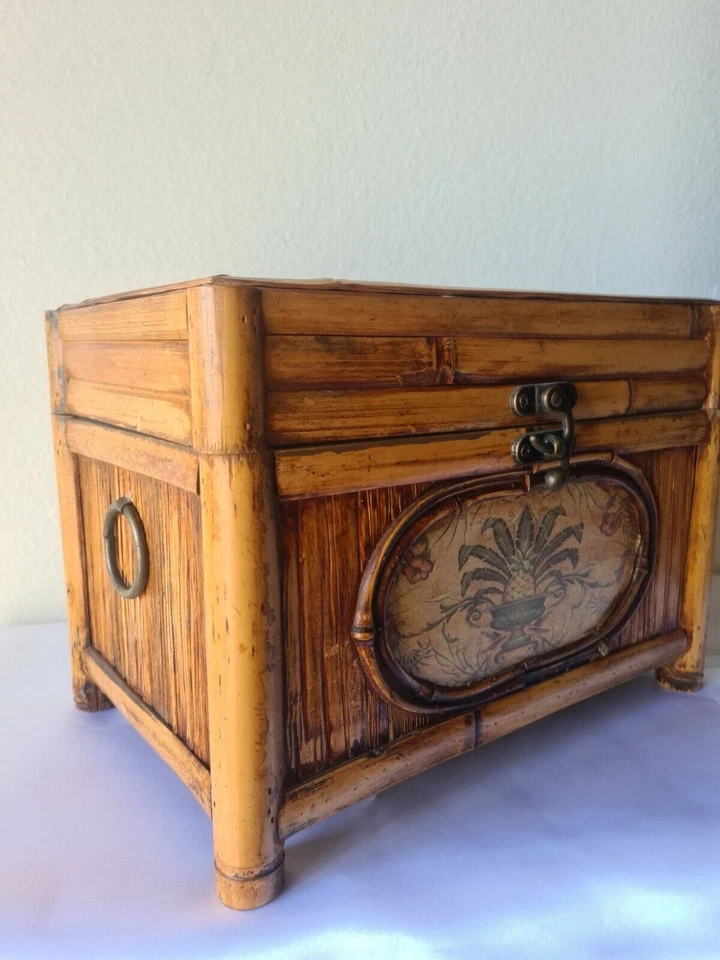 Small Woven BAMBOO STORAGE CHEST with Pineapple Design 11.5 Lx7.5Dx8.5H - Image 4 of 4