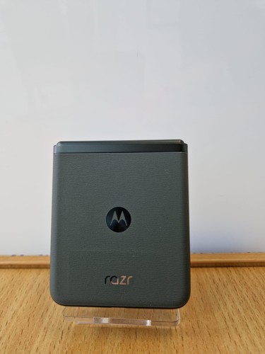 Motorola Razr 40 256GB Green Handset Only Unlocked with 12 Month Warranty - Picture 4 of 4