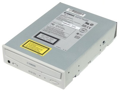 YAMAHA CRW8424S 50-PIN SCSI CD-RW 8x/4x/24x