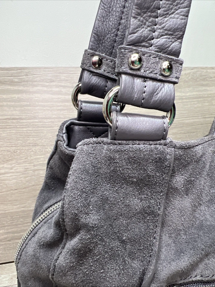 Cartera Tignanello Cubo Gamuza Cuero Cadena Dorada Interior Doble Asa Foto 3 de 4