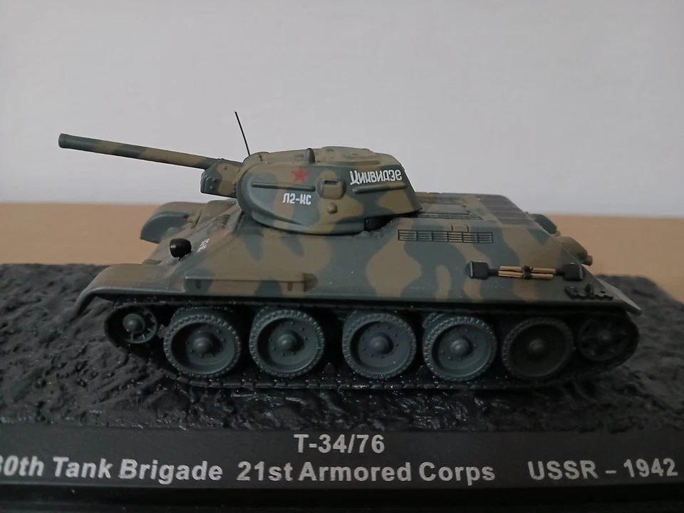 MODELLINO CARRO ARMATO T-34/76 USSR - 1942 - Immagine 2 di 4