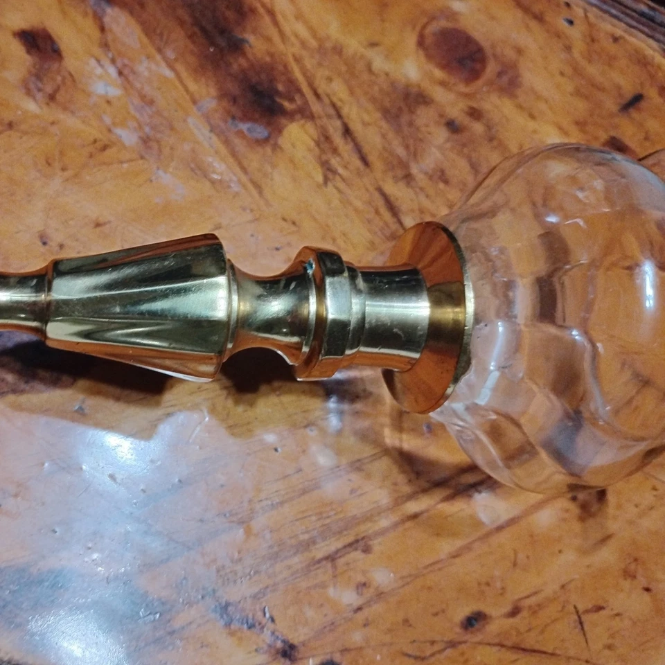 Candelabro votivo con base de latón Celeste vidrio transparente de colección alto con volantes usado en excelente estado Foto 4 de 4