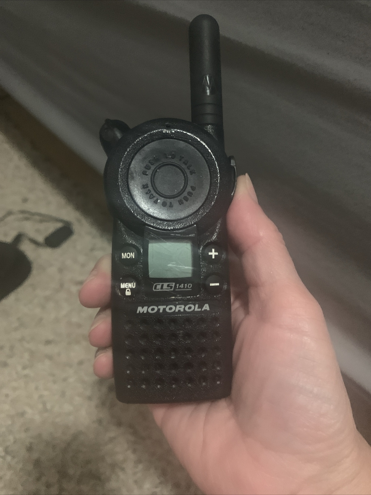 6 Motorola CLS1410 UHF Radios Walkie Talkies with 6 pocket MultiUnit