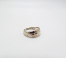 Vintage 925 Sterling Silver Hammered Narrow to Wide Ring Size 5
