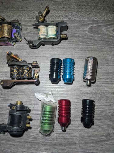 Lot of 7 Tattoo Guns, 11 Grips, & 2 Bags of Pin Cushions/Grommets (Untested) - Picture 4 of 7