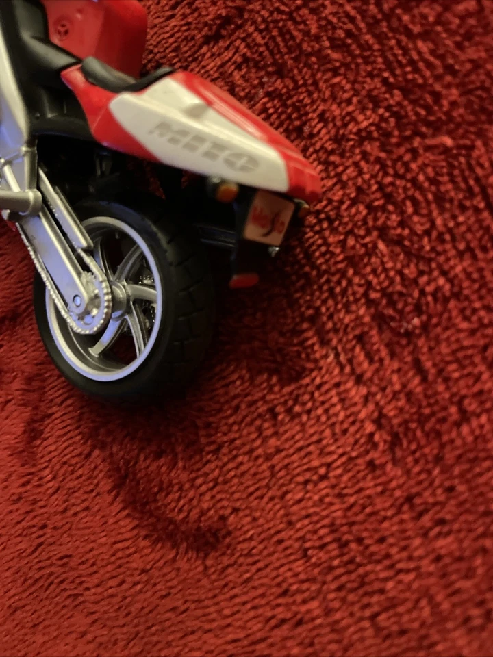 MAISTO 1:18 DIECAST RARE CAGIVA MITO MOTORCYCLE - Image 4 of 4