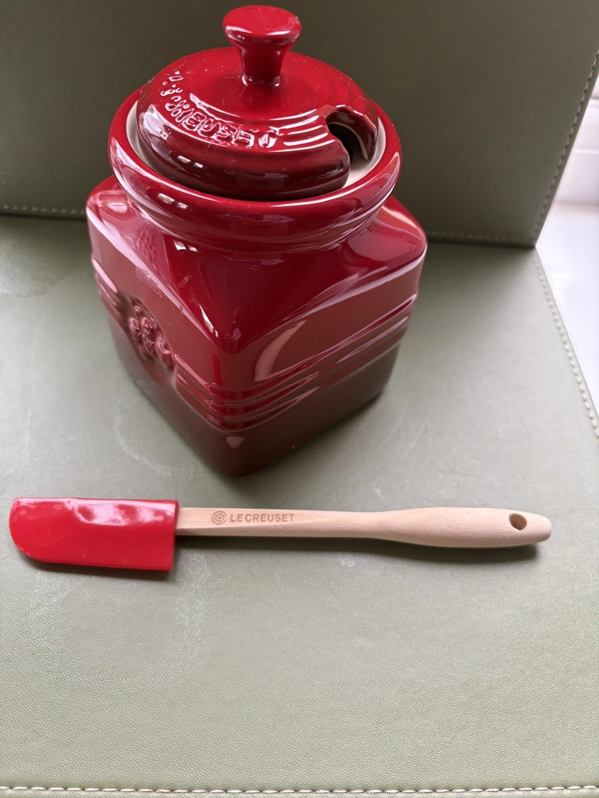 Le Creuset Berry Jam Jar Pot with Silicone Spatula Cherry Red new no box
Opens in a new window or ta