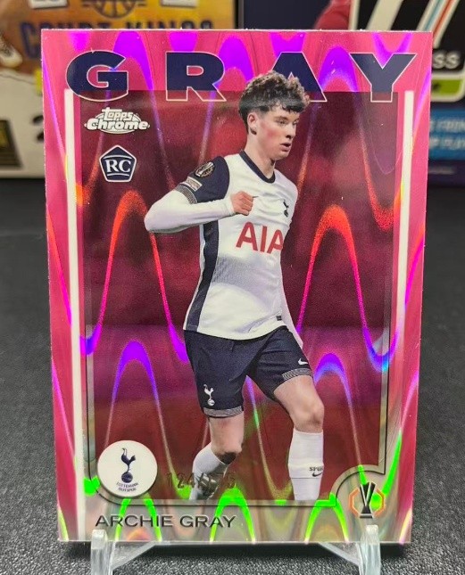 Archie Gray 2024-25 Topps Chrome UCC Neon Pink Raywave Refractor 124/175 RC #170