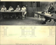 1983 Press Photo Senator David Opitz and Green Valley Residents Jackson