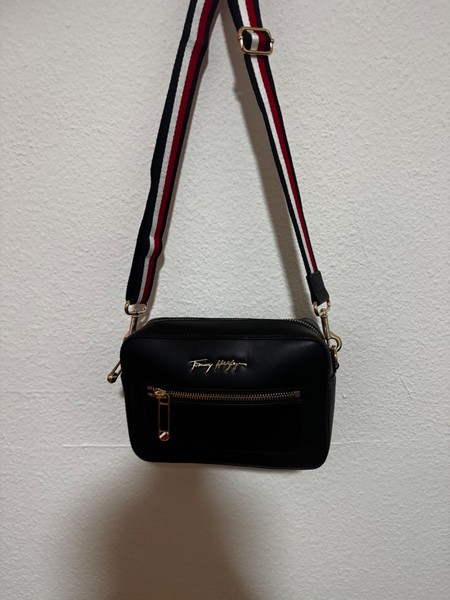 Tommy Hilfiger Umhängetasche Schwarz, neuwertig!