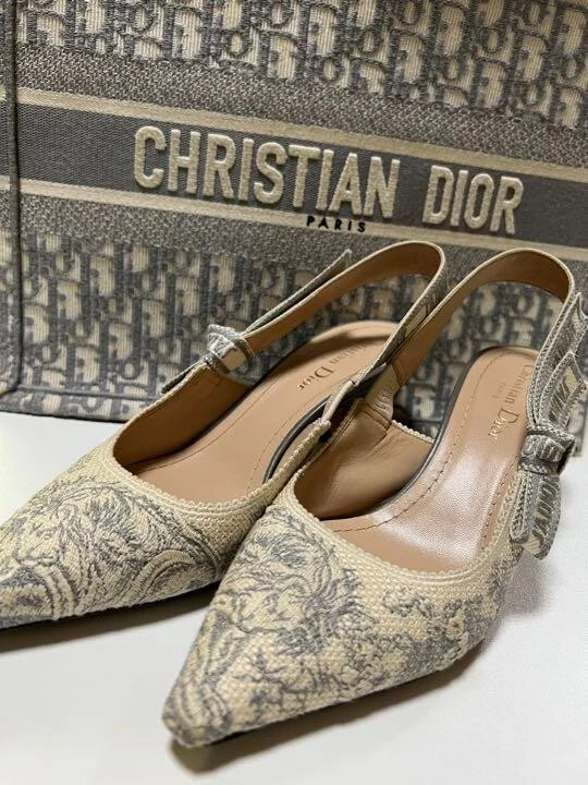 Escarpins Christian dior J'ADIOR à bride grise taille 37,5 Italie du Japon
