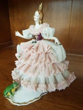 BEAUTIFUL KARL KLETTE GERMAN DRESDEN LACE PRINCESS & THE FROG FIGURINE