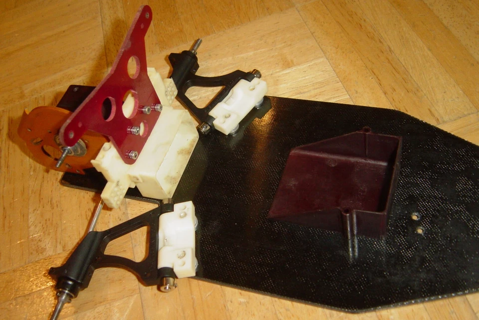 TEAM ASSOCIATED RC10 HOUGE SWING ARM CHASSIS ONLY FOR 6 GEAR NEW CNC CUT CARBON - Image 3 of 4