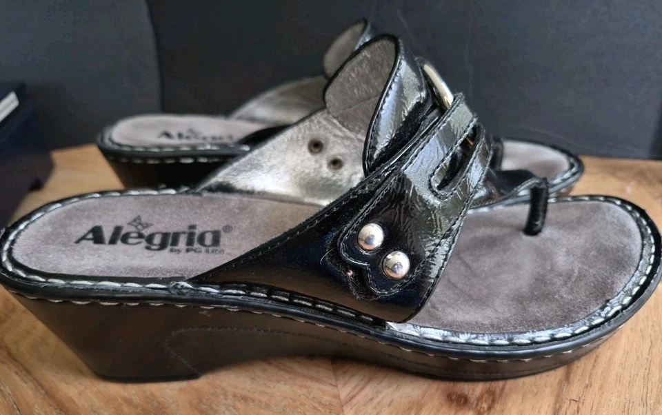 Sandalias Alegria Lola Tanga Cuña Cuero Negro Talla 10-US Correa Ajustable Foto 3 de 4